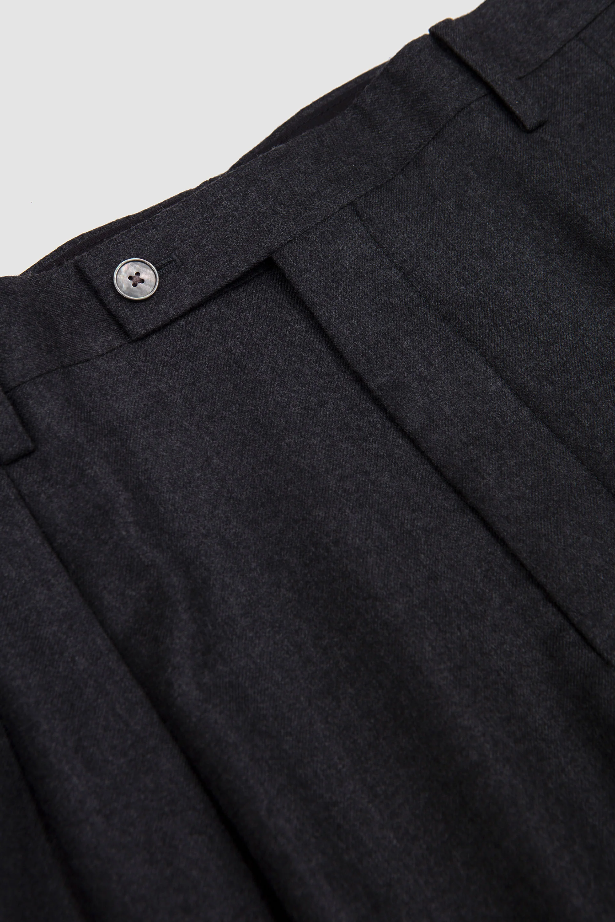 Superlight Wool 2Tuck Slacks Top Charcoal - Image 3