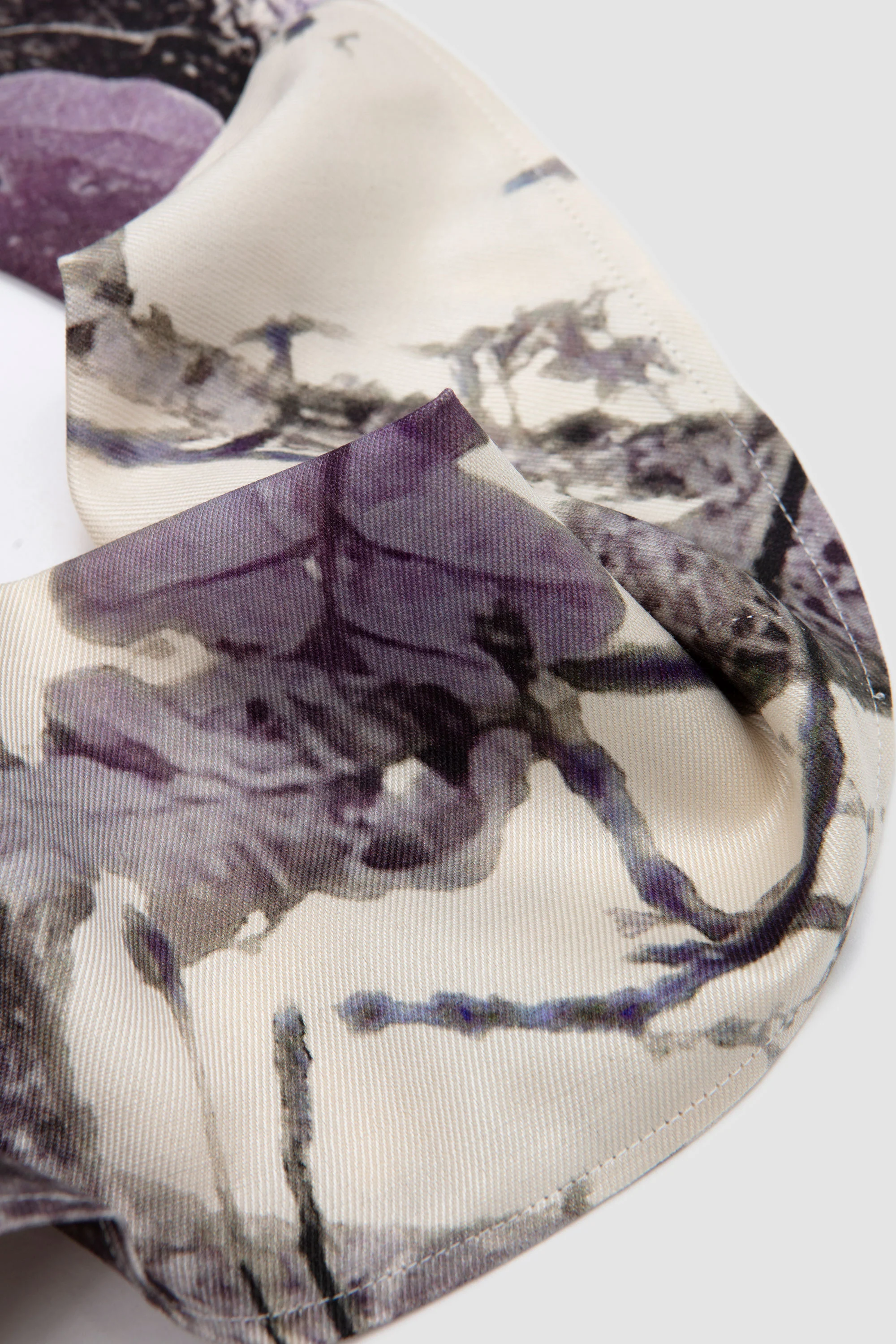 Real Tree Scarf Purple/ White Camo - Image 5