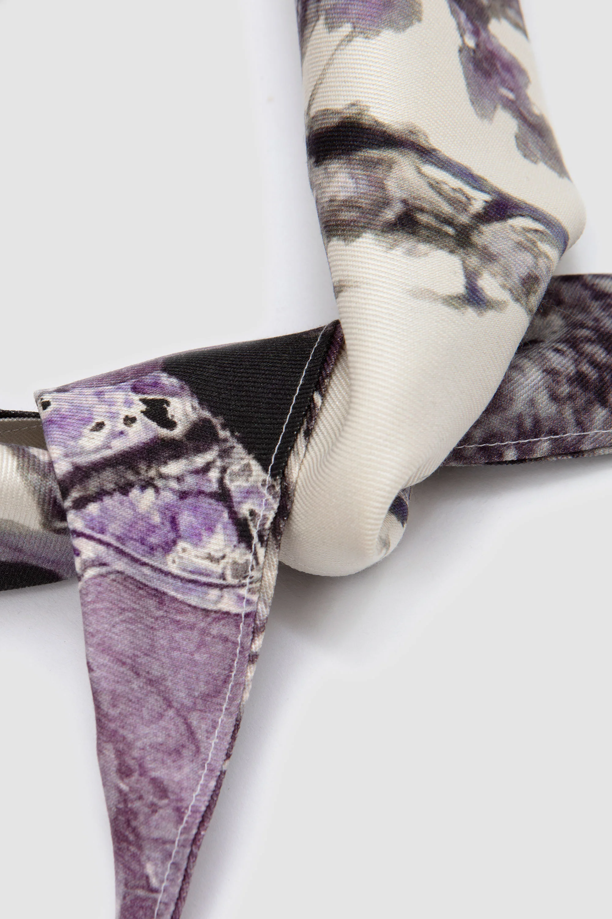Real Tree Scarf Purple/ White Camo - Image 6