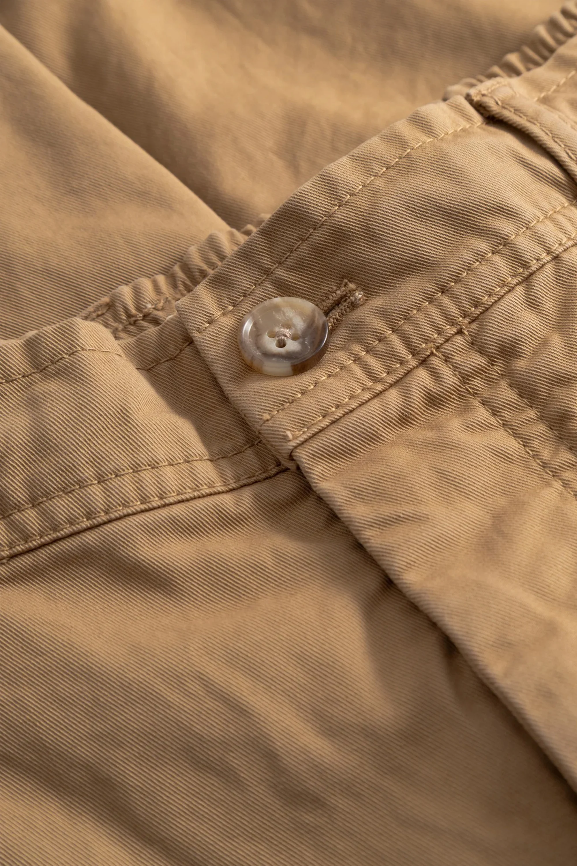 Kvitfjell Relaxed Cotton Twill Short Walnut - Image 3