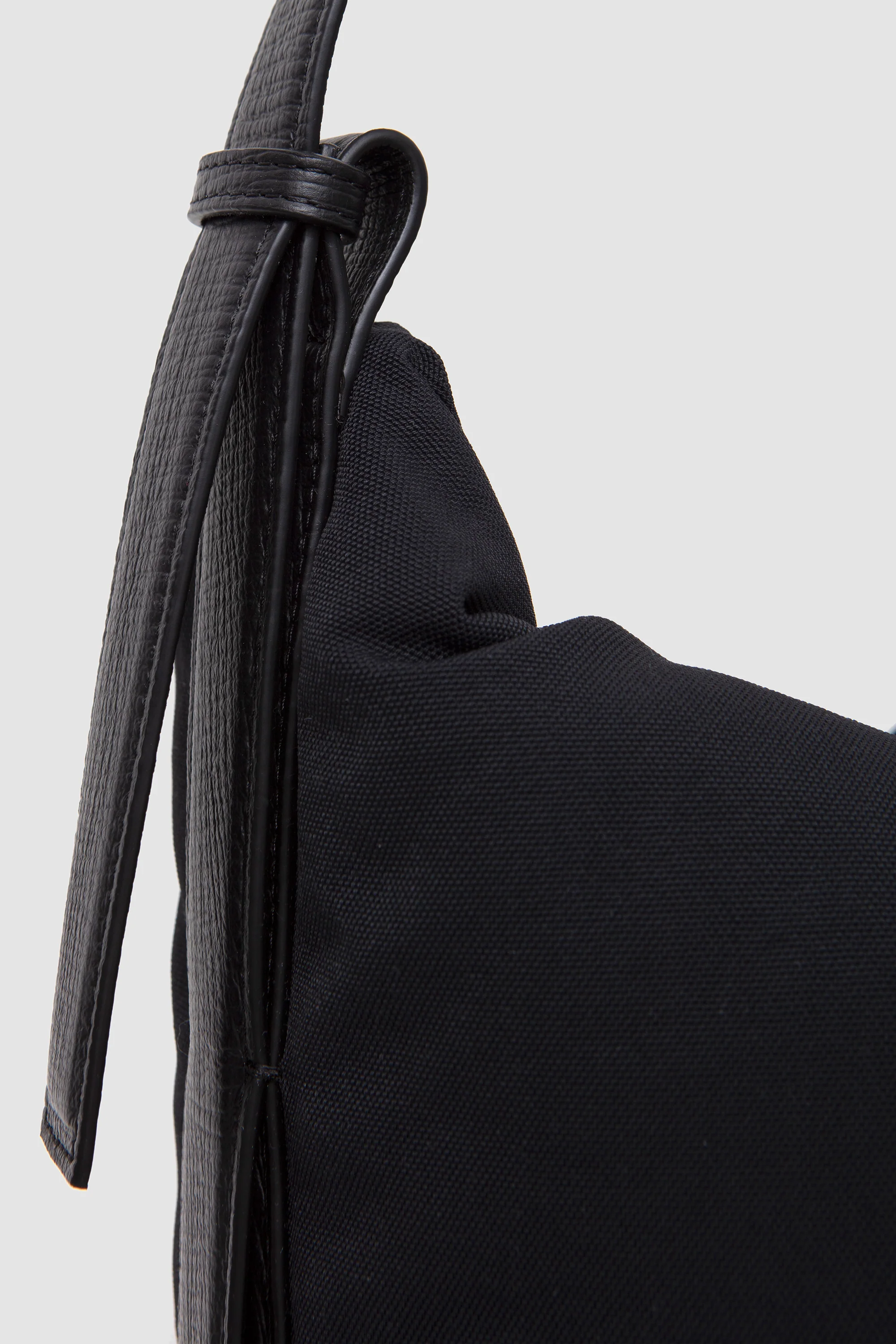 Airport Bag (M) Black - Image 5